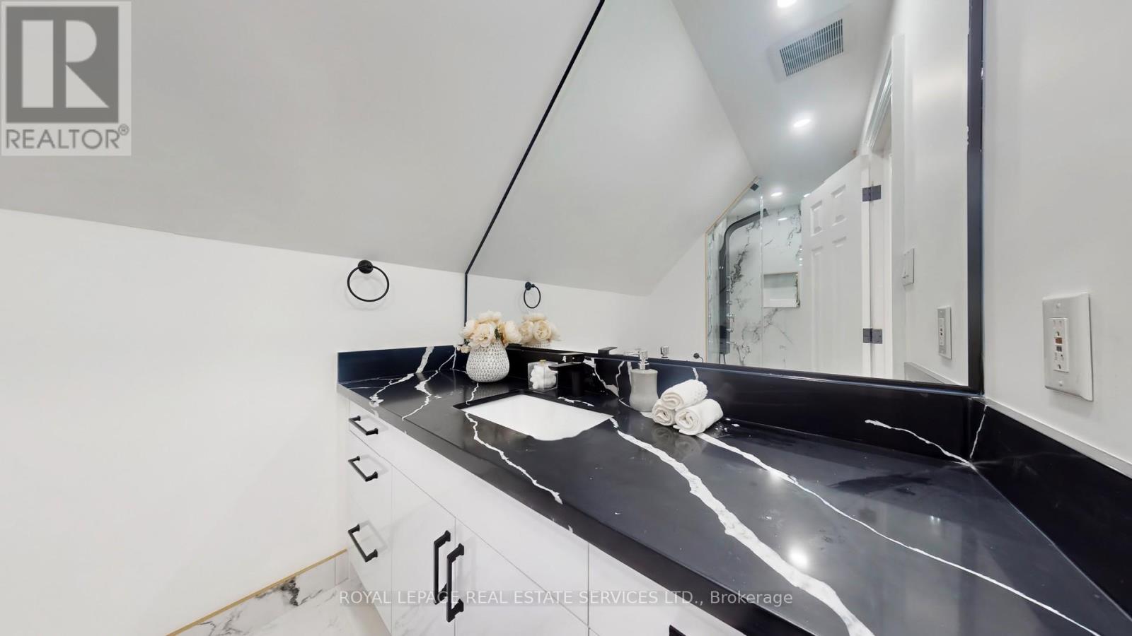 2416 Mississauga Road, Mississauga, Ontario  L5H 2L1 - Photo 29 - W12476807