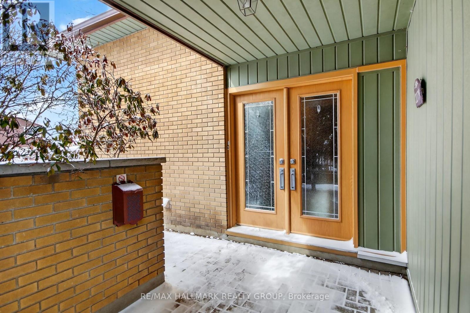 2279 Harding Road, Ottawa, Ontario  K1G 3B6 - Photo 3 - X12931602