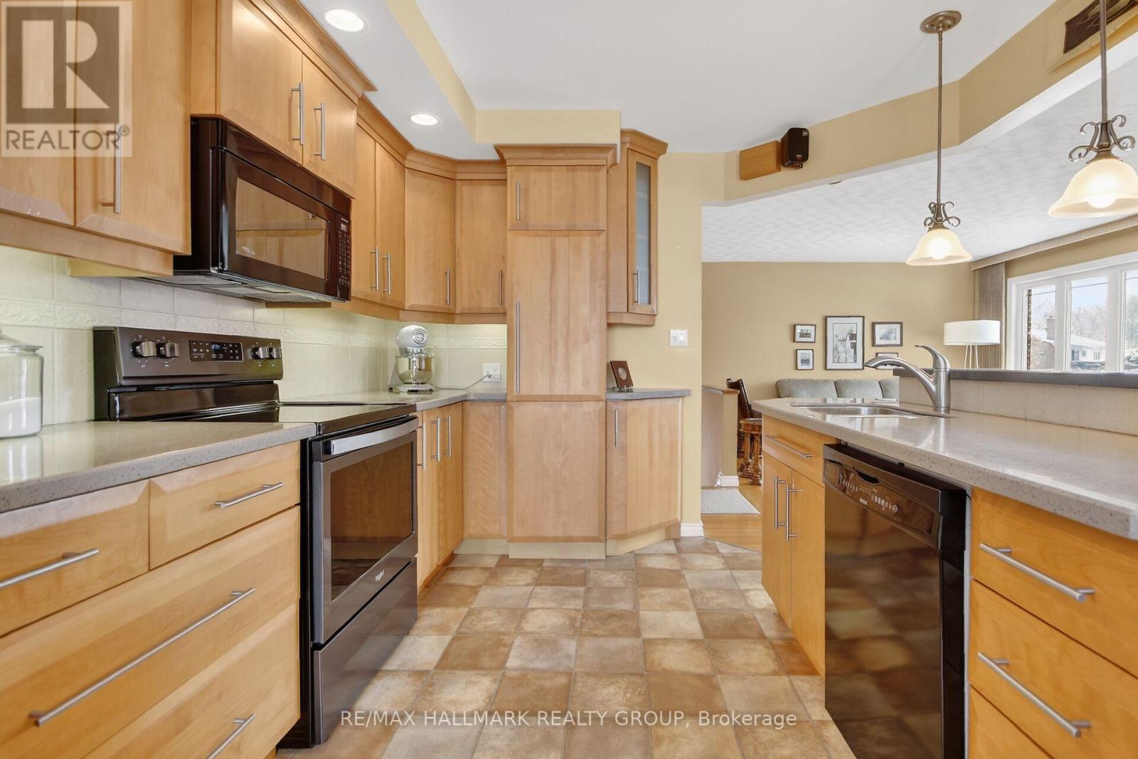 2279 Harding Road, Ottawa, Ontario  K1G 3B6 - Photo 8 - X12931602