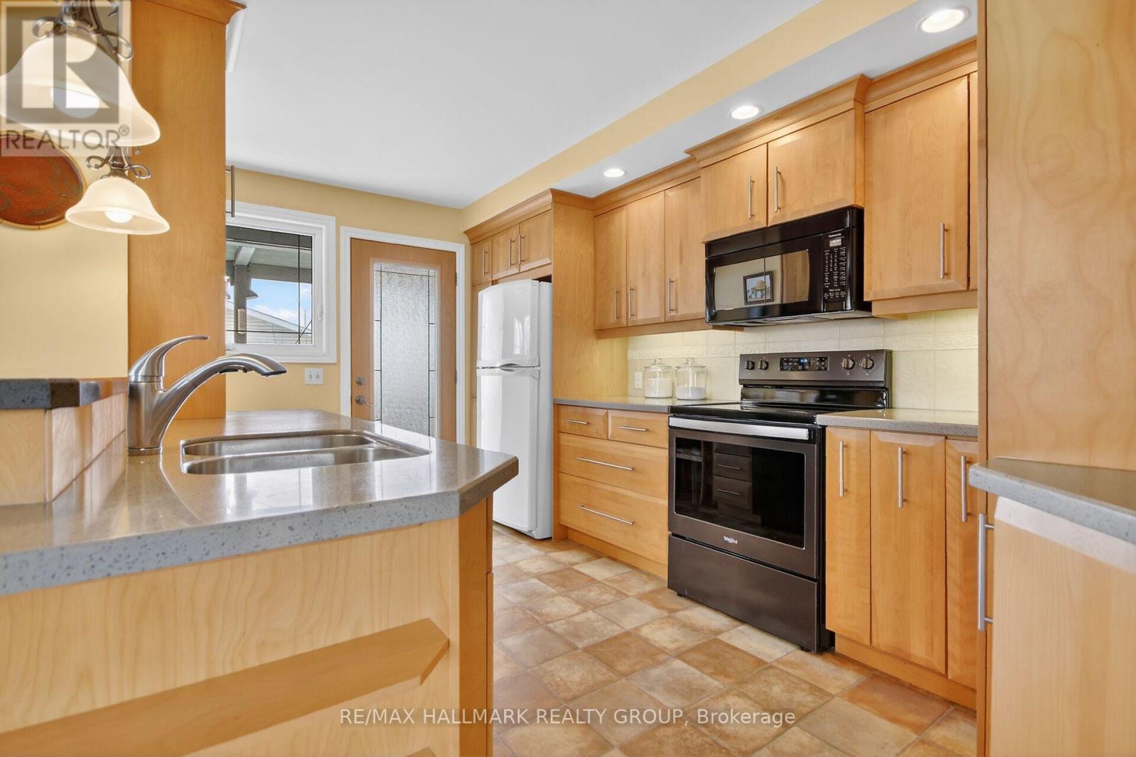 2279 Harding Road, Ottawa, Ontario  K1G 3B6 - Photo 9 - X12931602