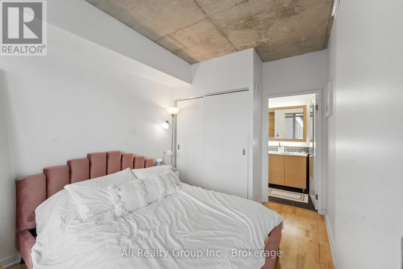 714 - 324 Laurier Avenue W, Ottawa, Ontario  K1P 0A4 - Photo 15 - X12931612