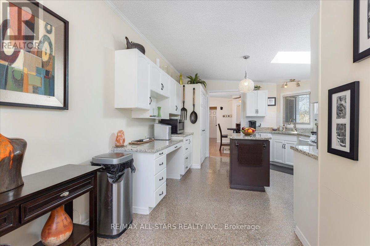 26576 Park Road, Georgina, Ontario  L0E 1R0 - Photo 4 - N12931614