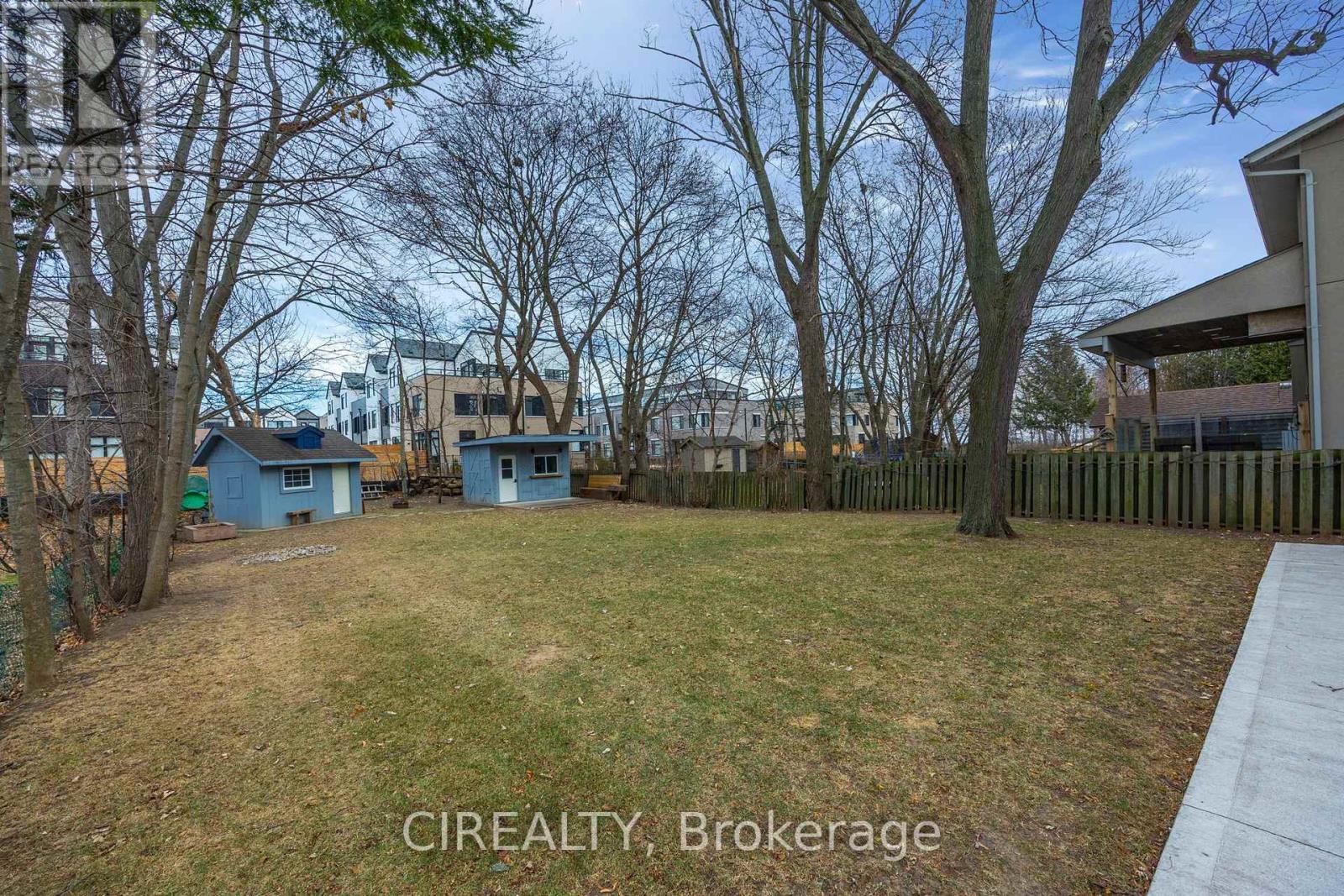 27 Pine Avenue S, Mississauga, Ontario  L5H 2P5 - Photo 13 - W12931590