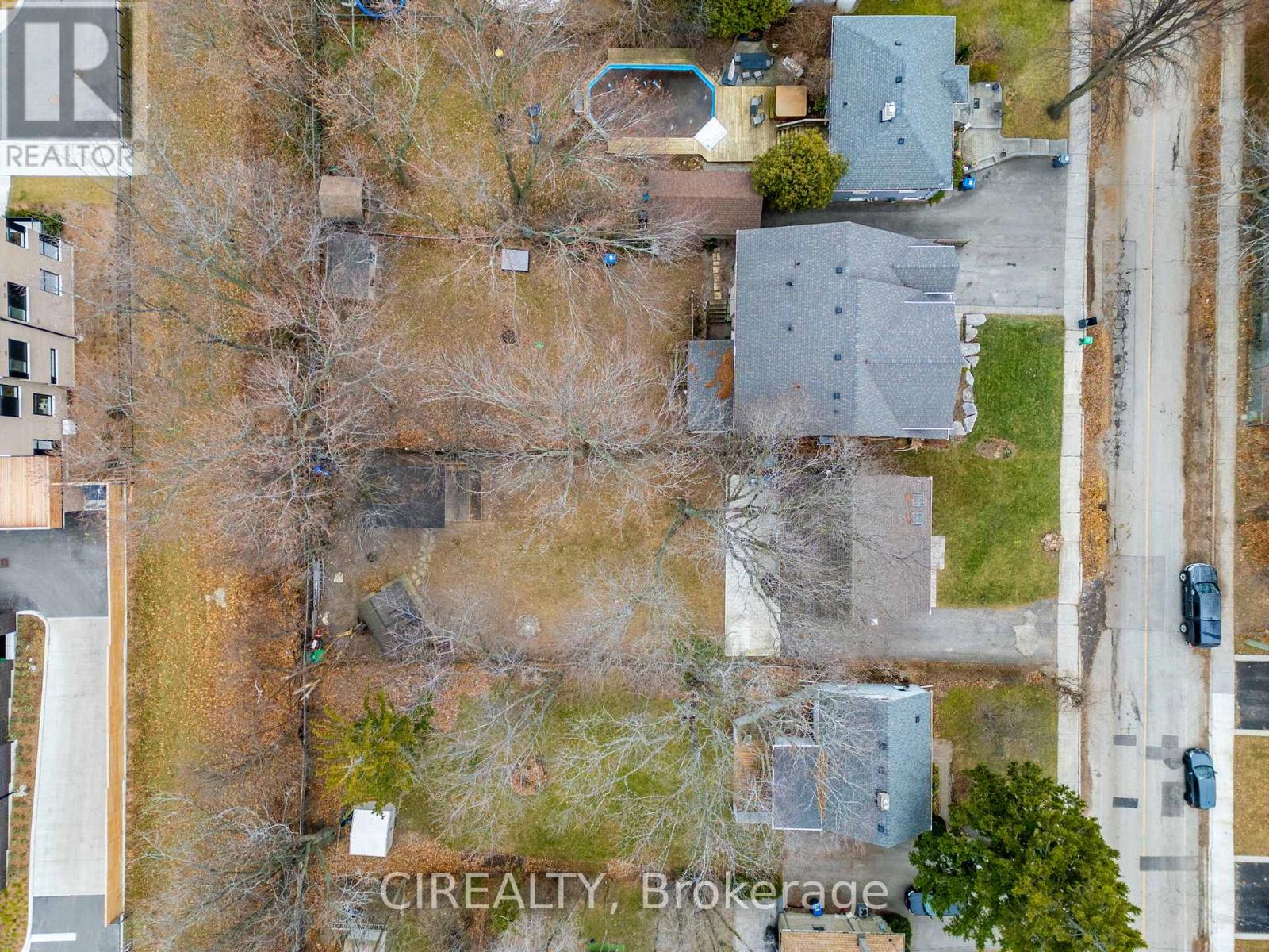 27 Pine Avenue S, Mississauga, Ontario  L5H 2P5 - Photo 14 - W12931590