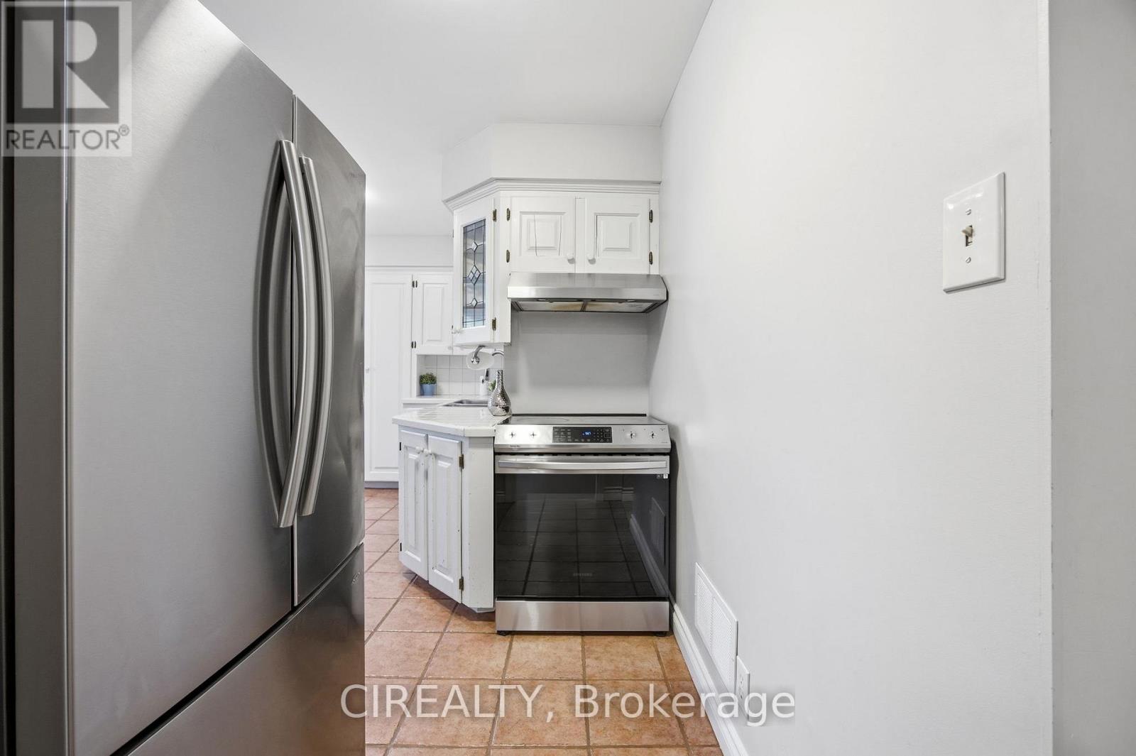 27 Pine Avenue S, Mississauga, Ontario  L5H 2P5 - Photo 35 - W12931590