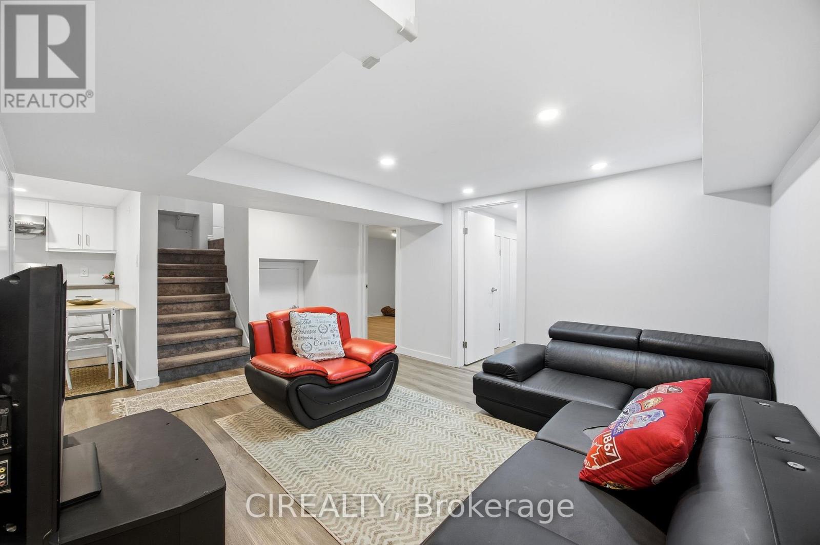 27 Pine Avenue S, Mississauga, Ontario  L5H 2P5 - Photo 43 - W12931590