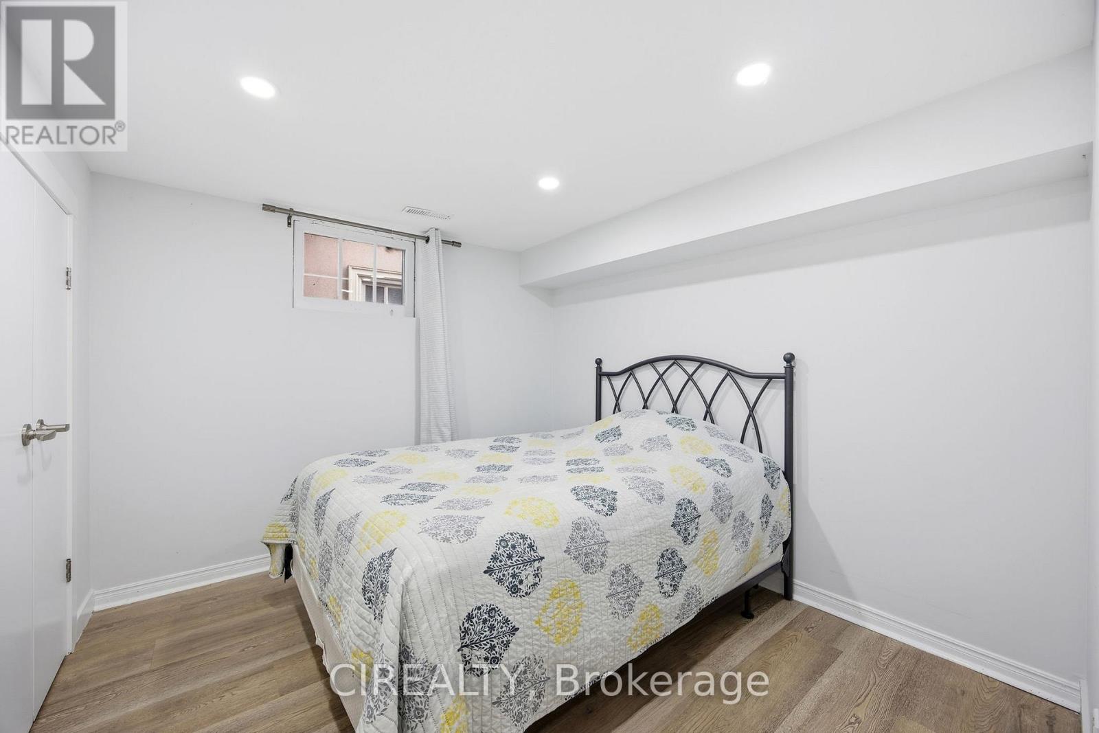 27 Pine Avenue S, Mississauga, Ontario  L5H 2P5 - Photo 45 - W12931590