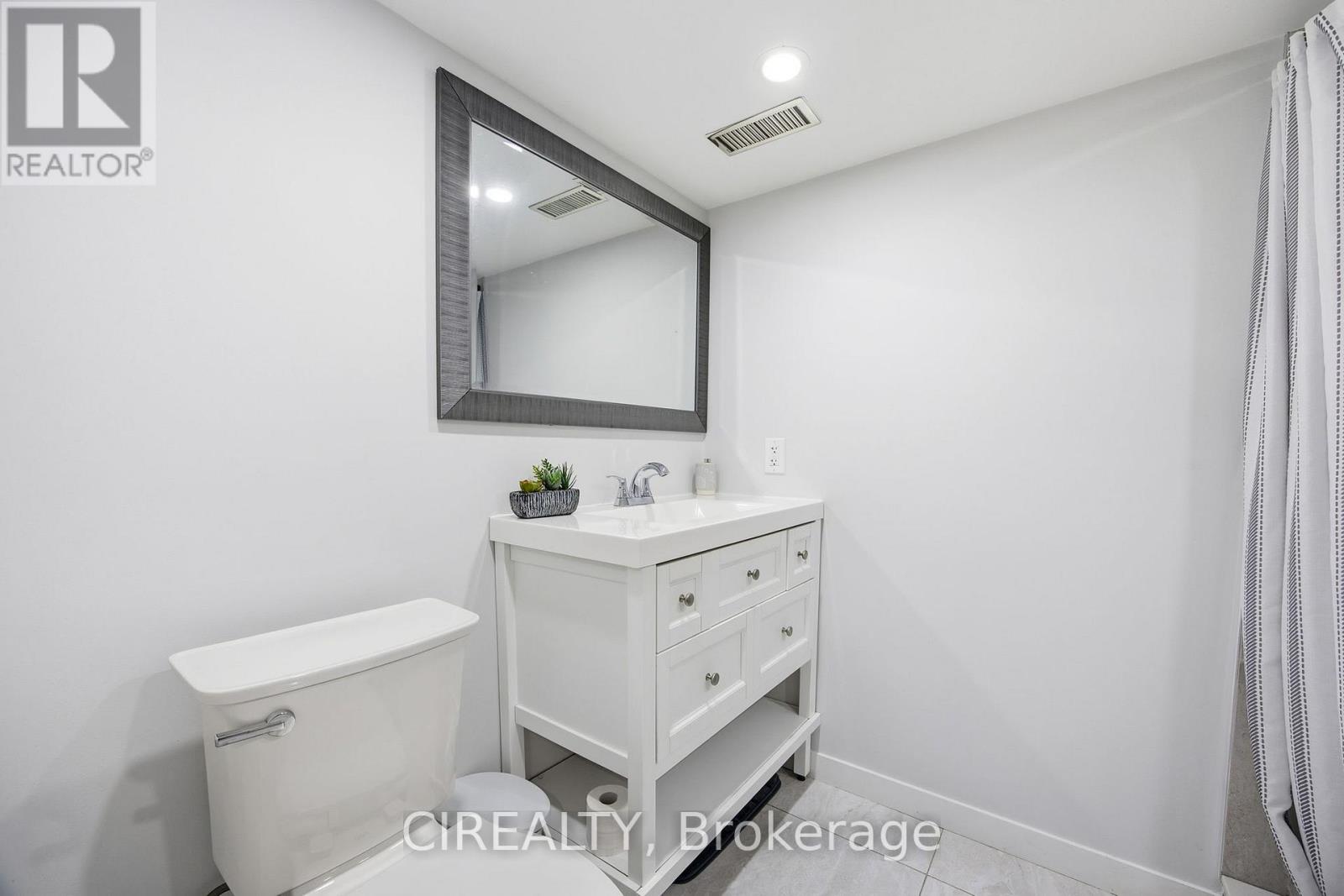27 Pine Avenue S, Mississauga, Ontario  L5H 2P5 - Photo 48 - W12931590