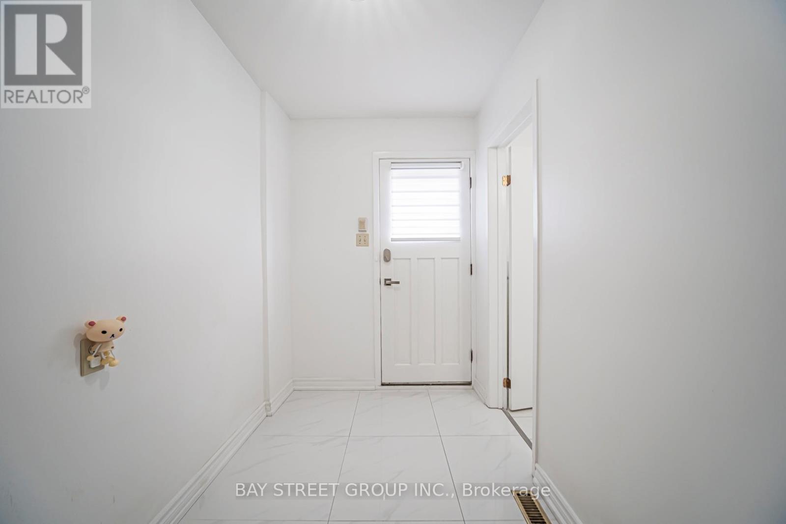 Lower - 1520 Brentano Boulevard, Mississauga, Ontario  L4X 1A4 - Photo 6 - W12931592