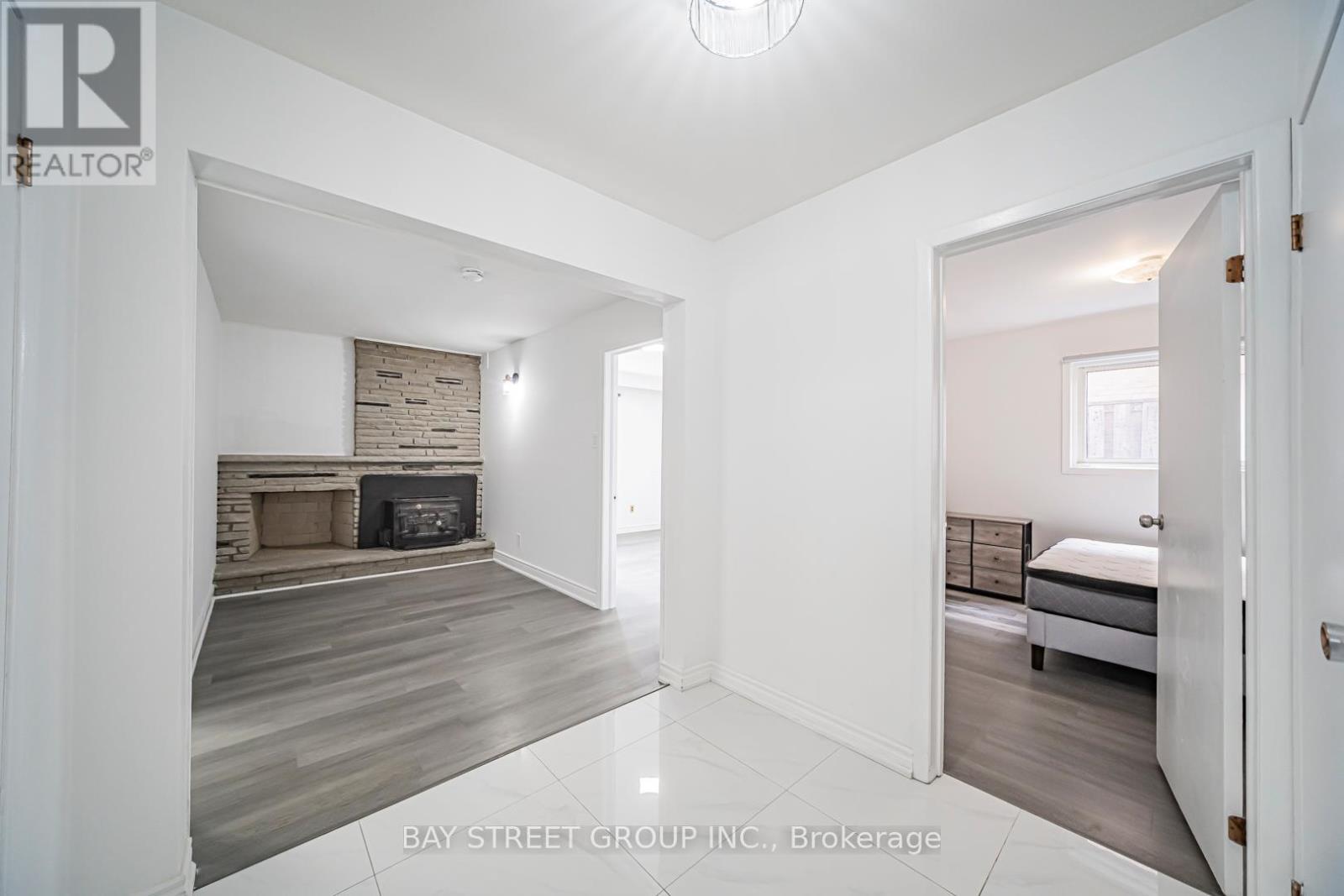 Lower - 1520 Brentano Boulevard, Mississauga, Ontario  L4X 1A4 - Photo 8 - W12931592