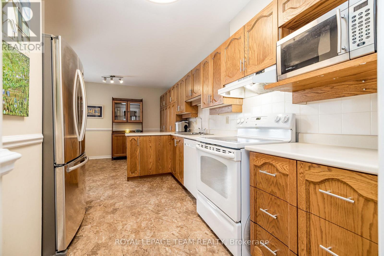 27 Pine Needles Court, Ottawa, Ontario  K2S 1G5 - Photo 13 - X12931628