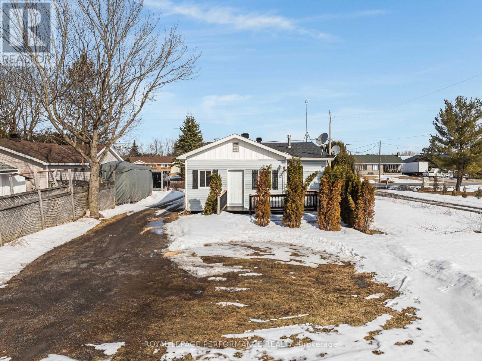 2082 Sandy Hill Road, Champlain, Ontario  K0B 1K0 - Photo 9 - X12910902