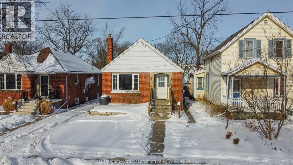 33 Wilson Avenue, Chatham, Ontario  N7L 1K8 - Photo 1 - 26006348