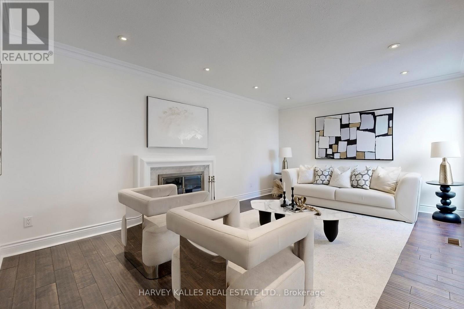 62 Dersingham Crescent, Markham, Ontario  L3T 4E8 - Photo 4 - N12562662