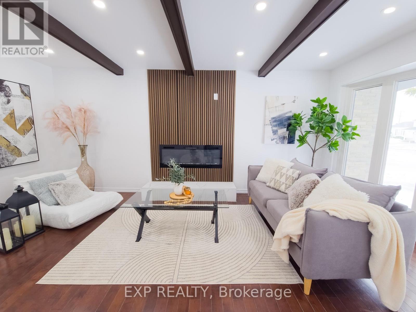 59 Bearbrook Road, Ottawa, Ontario  K1B 3H4 - Photo 2 - X12931642