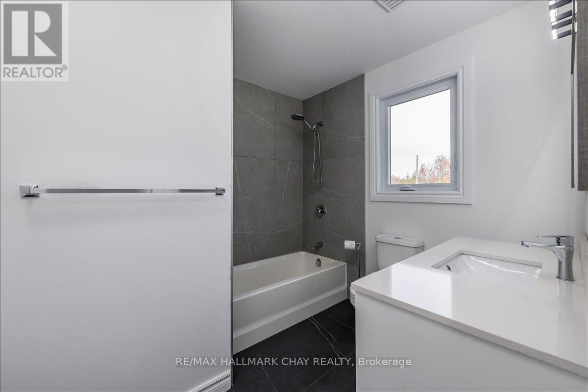 1063 Wood Street, Innisfil, Ontario  L0L 1K0 - Photo 14 - N12931646