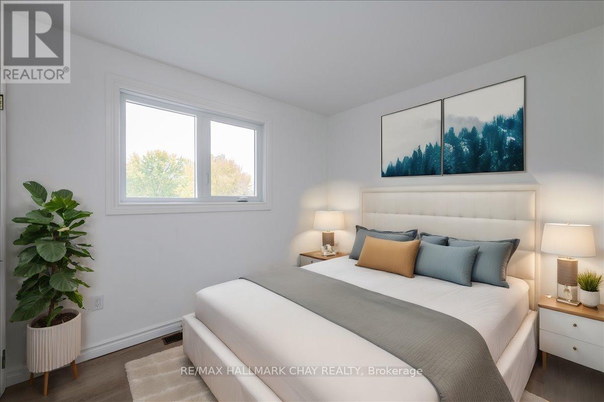 1063 Wood Street, Innisfil, Ontario  L0L 1K0 - Photo 15 - N12931646