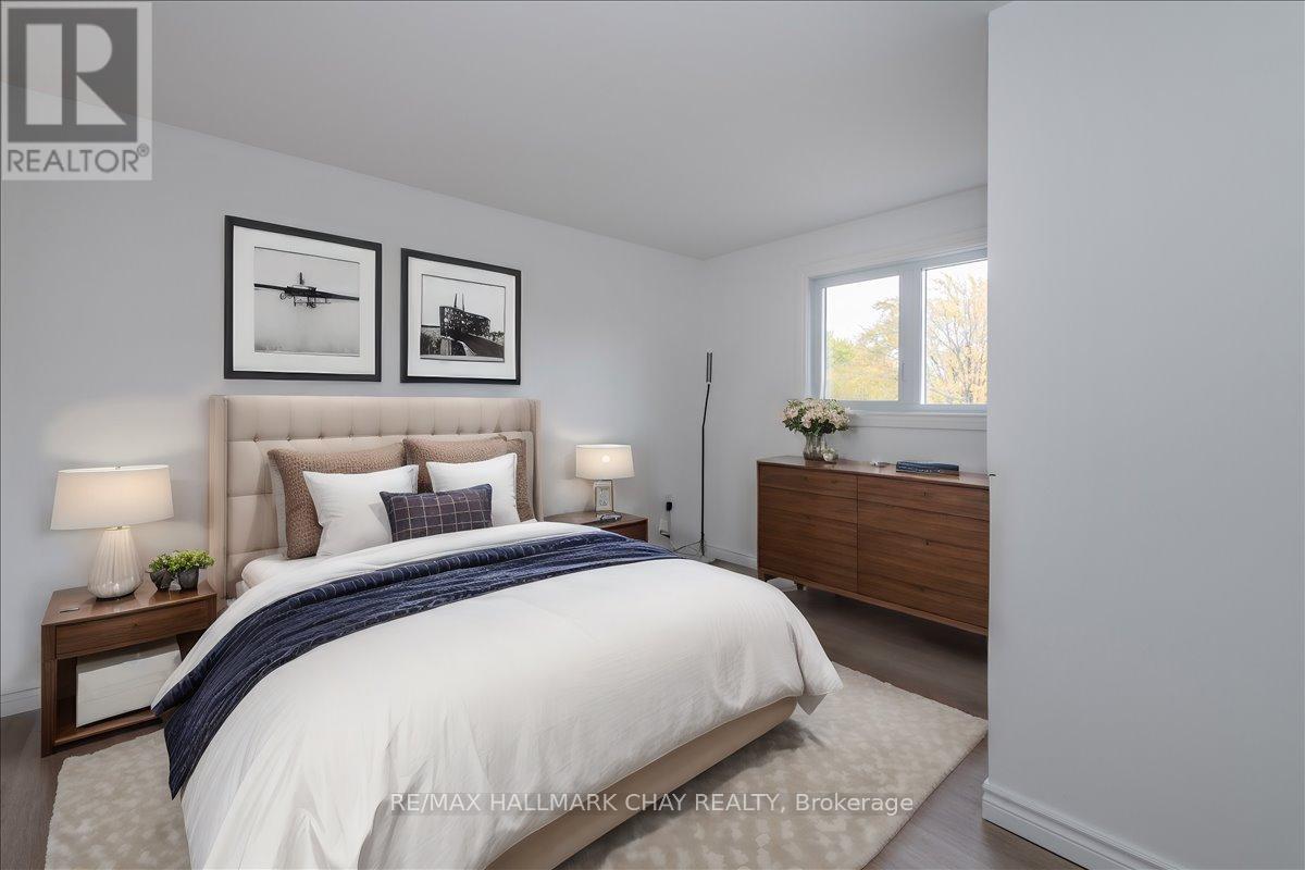 1063 Wood Street, Innisfil, Ontario  L0L 1K0 - Photo 17 - N12931646