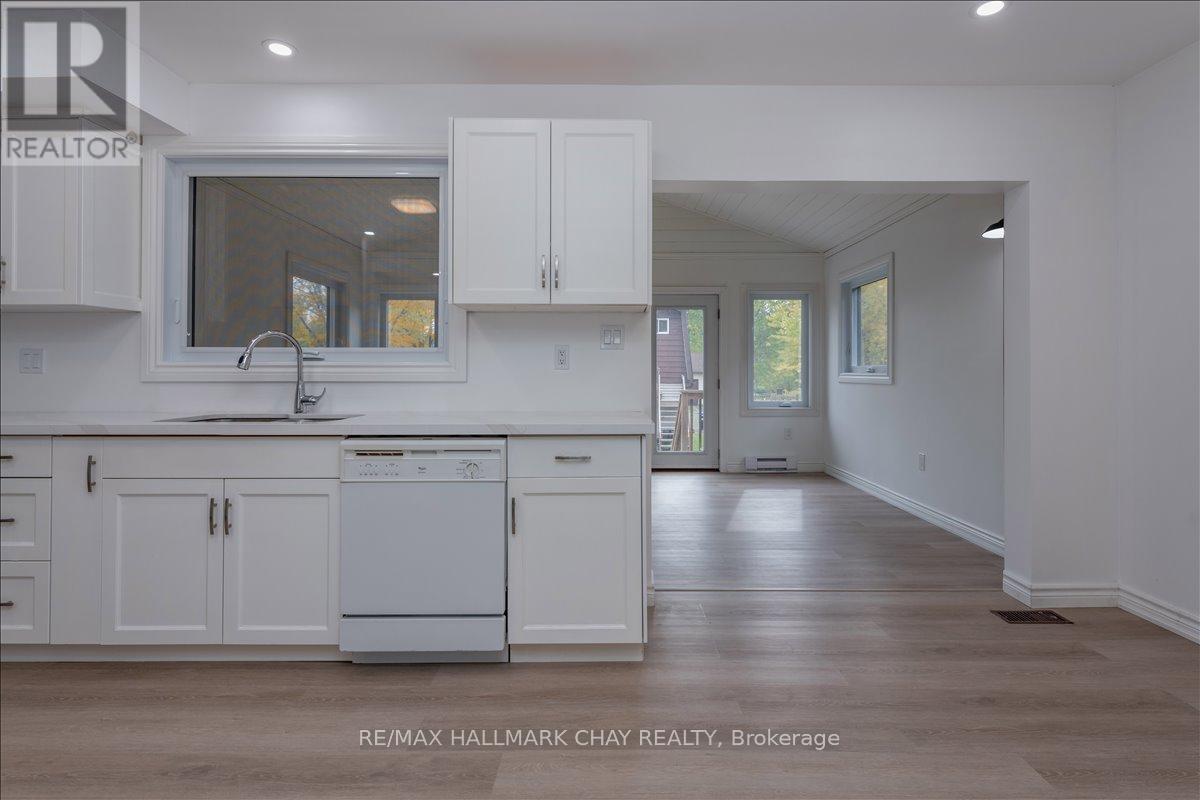 1063 Wood Street, Innisfil, Ontario  L0L 1K0 - Photo 4 - N12931646