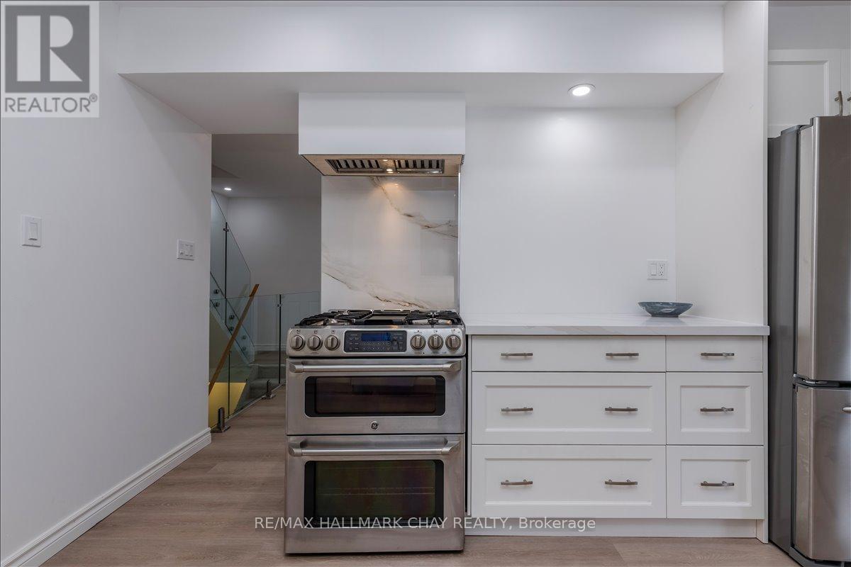 1063 Wood Street, Innisfil, Ontario  L0L 1K0 - Photo 5 - N12931646