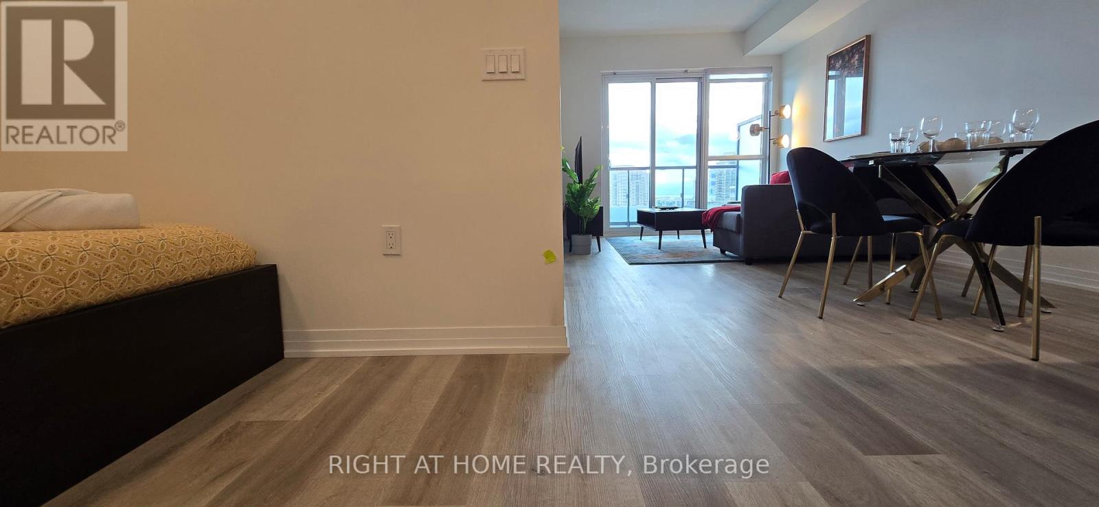 2302 - 15 Watergarden Drive, Mississauga, Ontario  L5R 0H4 - Photo 12 - W12931650