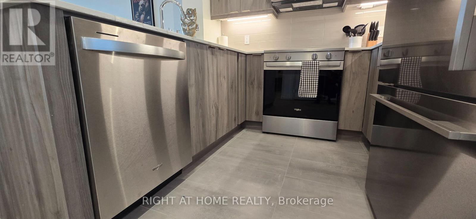 2302 - 15 Watergarden Drive, Mississauga, Ontario  L5R 0H4 - Photo 13 - W12931650