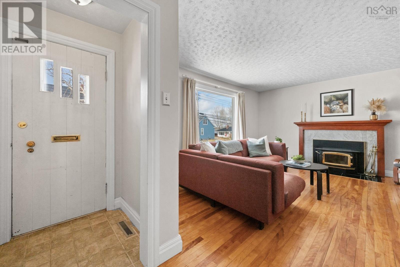 197 Pleasant Street, Truro, Nova Scotia  B2N 3S7 - Photo 2 - 202605526