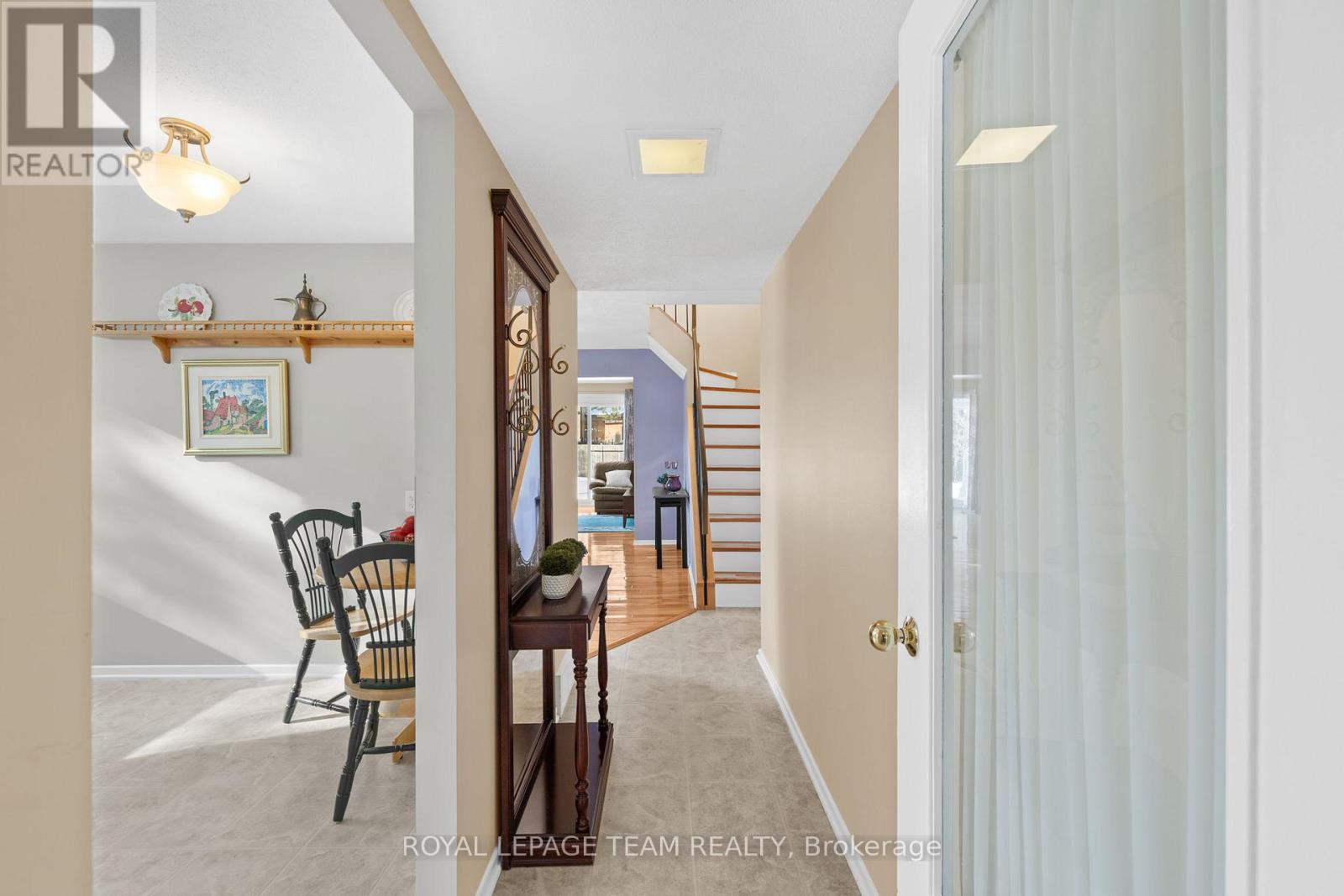 7942 Decarie Drive, Ottawa, Ontario  K1C 2K3 - Photo 2 - X12931652