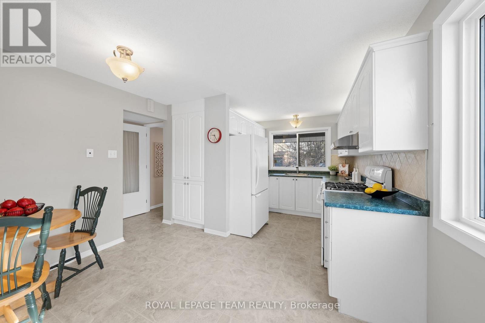 7942 Decarie Drive, Ottawa, Ontario  K1C 2K3 - Photo 6 - X12931652