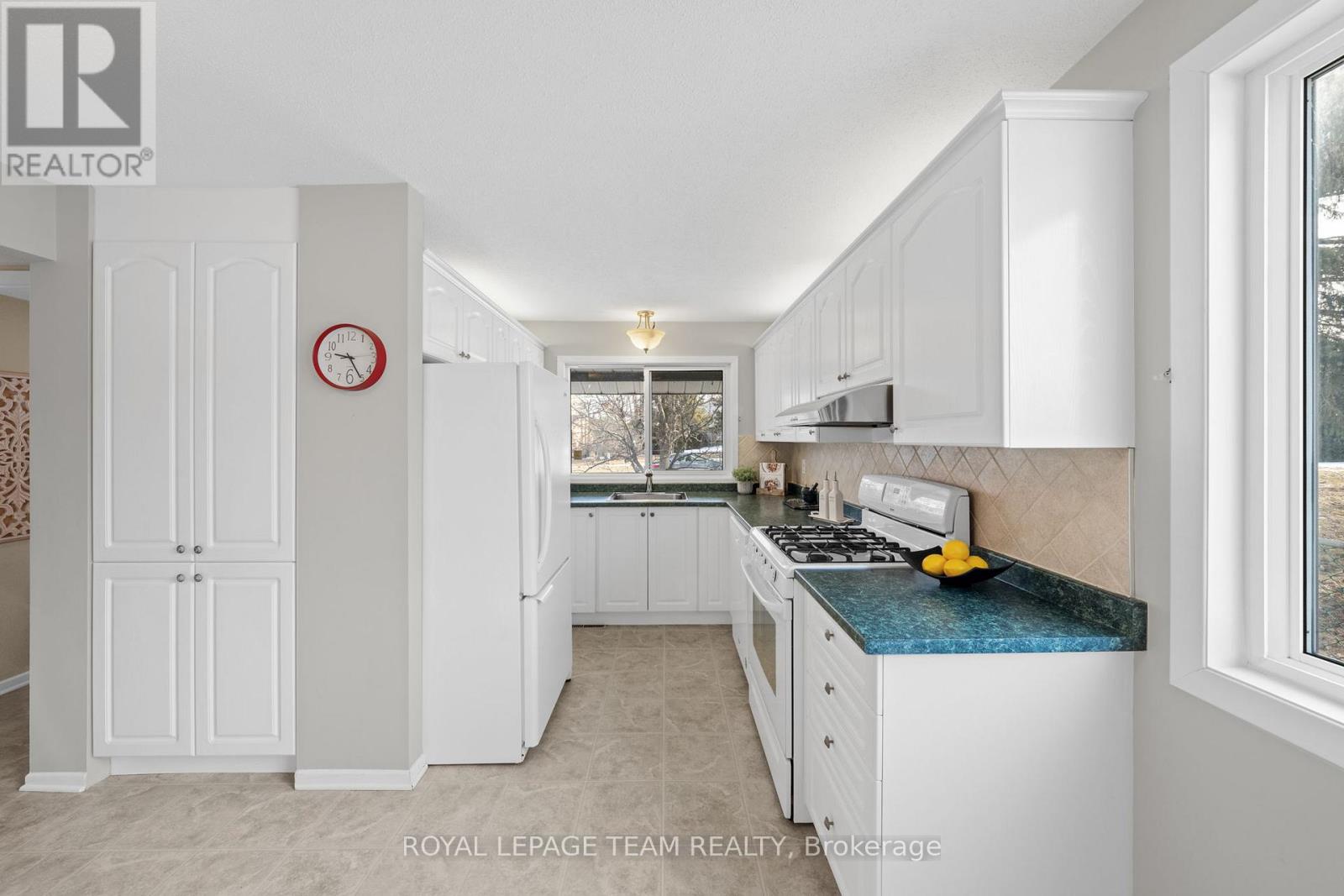 7942 Decarie Drive, Ottawa, Ontario  K1C 2K3 - Photo 7 - X12931652