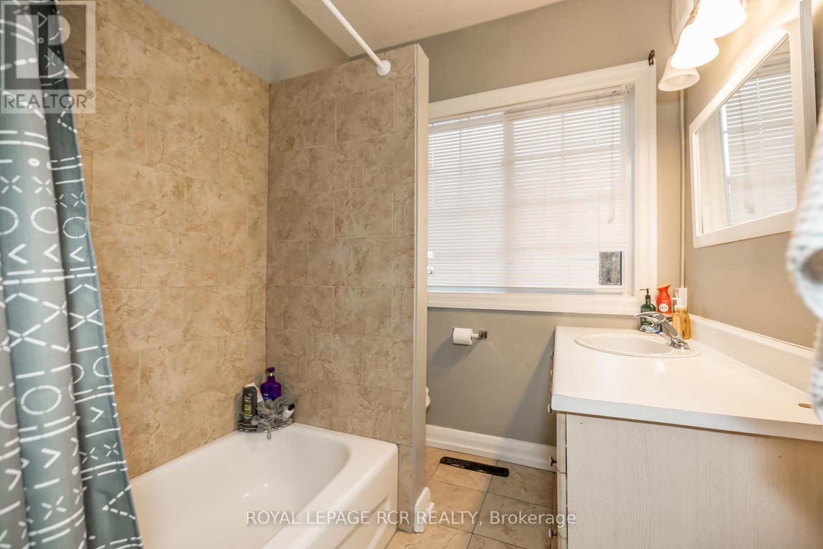 1 - 22 Centre Street, Bradford West Gwillimbury (Bradford), Ontario  L3Z 2P7 - Photo 11 - N12931672