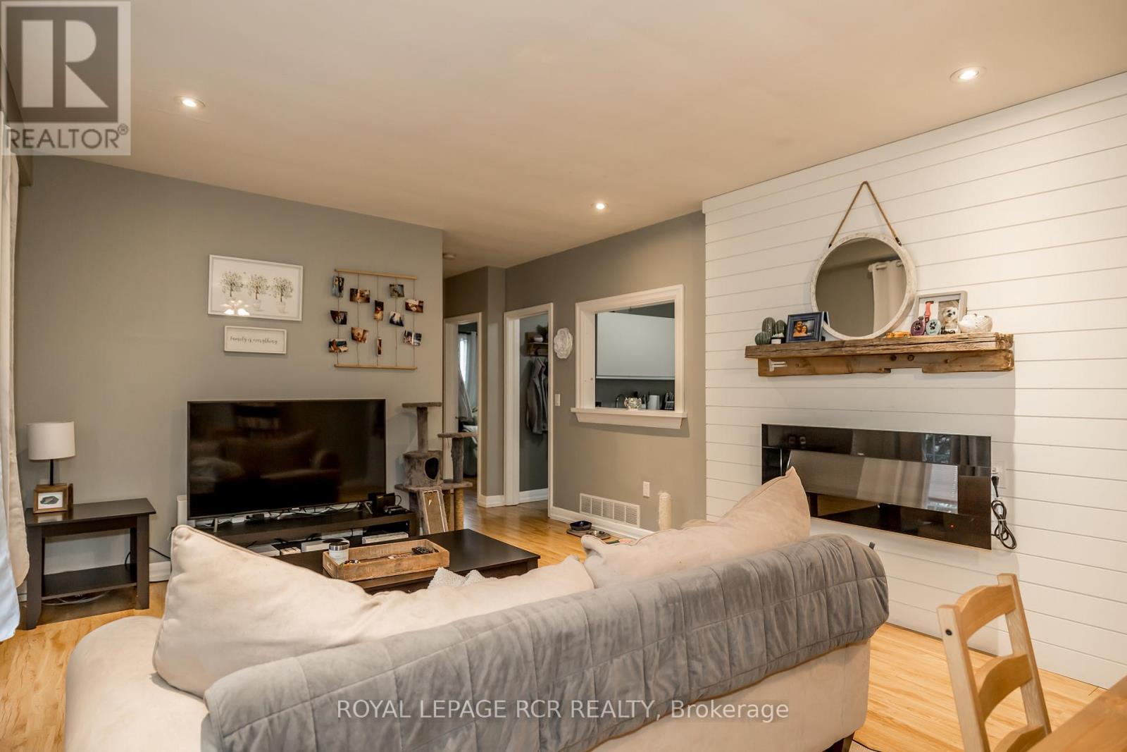 1 - 22 Centre Street, Bradford West Gwillimbury (Bradford), Ontario  L3Z 2P7 - Photo 5 - N12931672