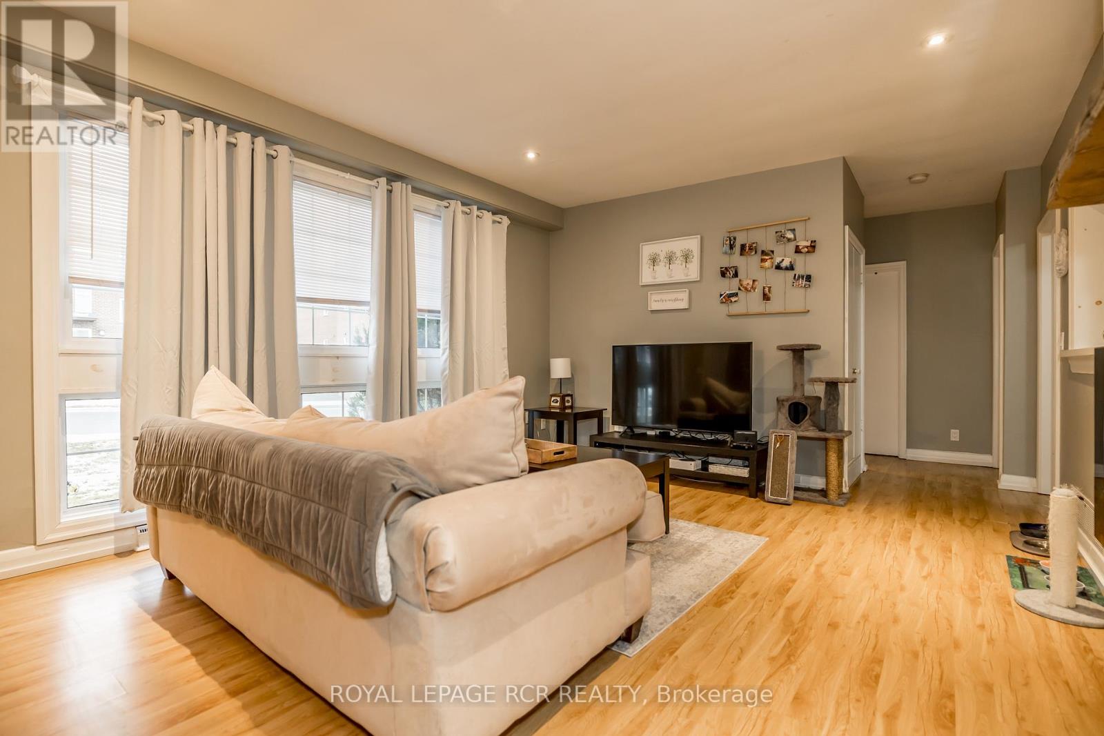 1 - 22 Centre Street, Bradford West Gwillimbury (Bradford), Ontario  L3Z 2P7 - Photo 6 - N12931672