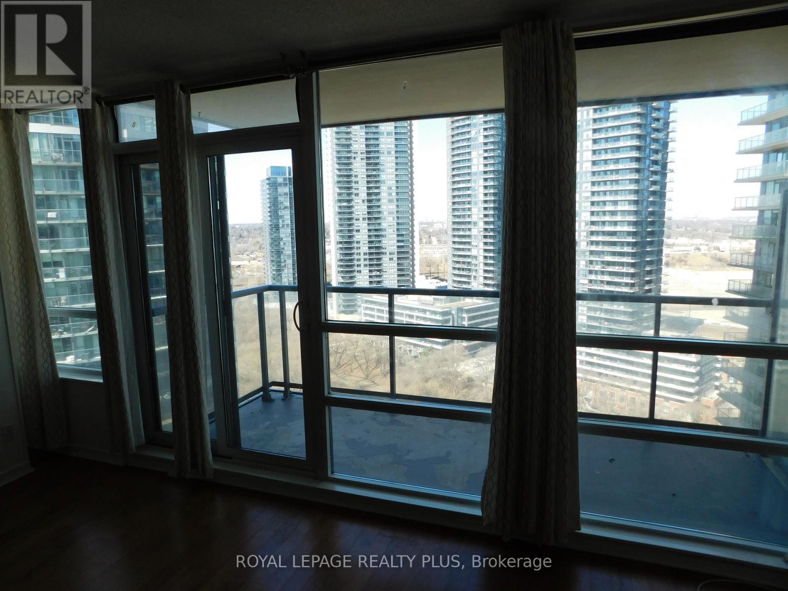 2005 - 2240 Lakeshore Boulevard W, Toronto, Ontario  M8V 0B1 - Photo 2 - W12809902