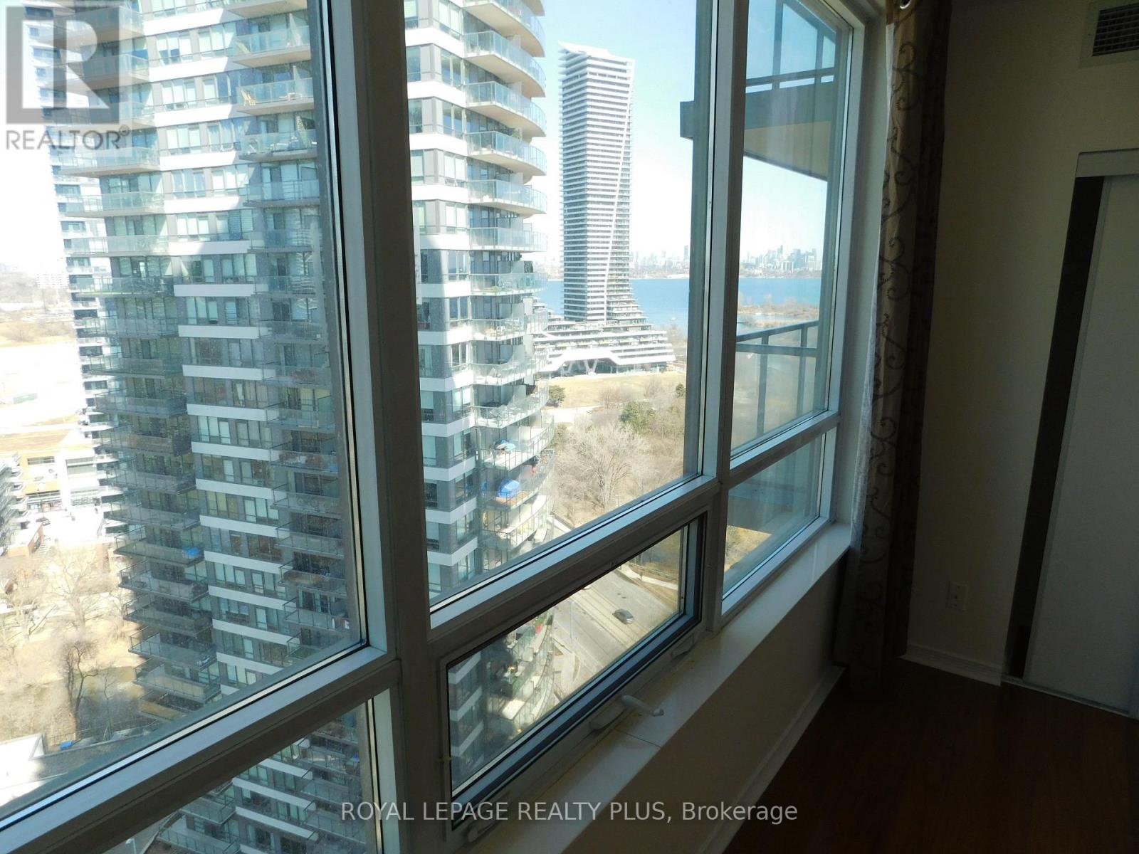 2005 - 2240 Lakeshore Boulevard W, Toronto, Ontario  M8V 0B1 - Photo 21 - W12809902