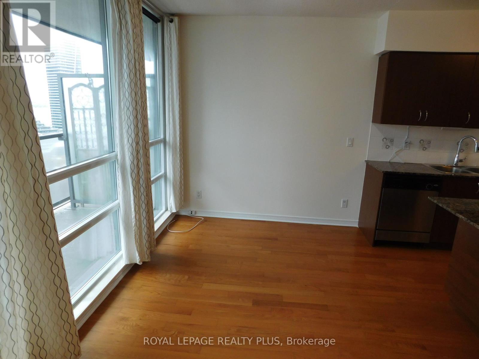 2005 - 2240 Lakeshore Boulevard W, Toronto, Ontario  M8V 0B1 - Photo 15 - W12809902