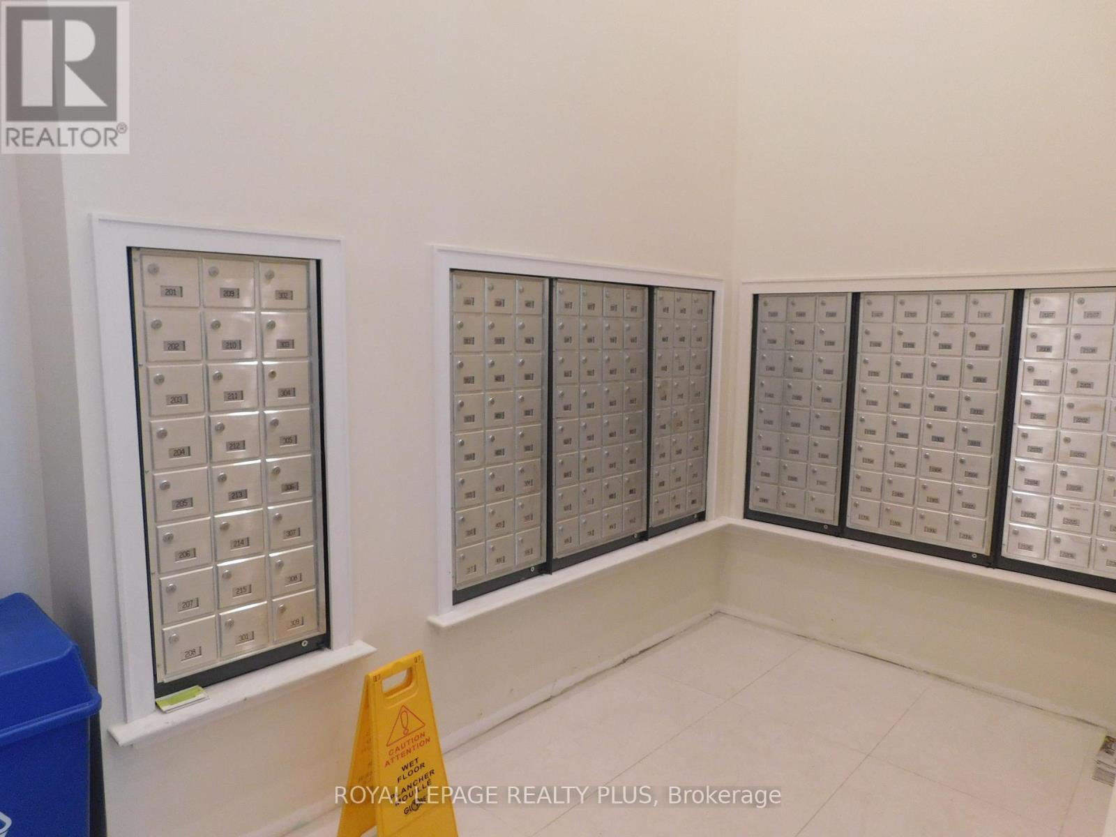 2005 - 2240 Lakeshore Boulevard W, Toronto, Ontario  M8V 0B1 - Photo 6 - W12809902