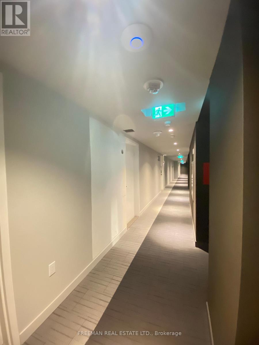 1310 - 3900 Confederation Parkway, Mississauga, Ontario  L5B 0M3 - Photo 3 - W12931664