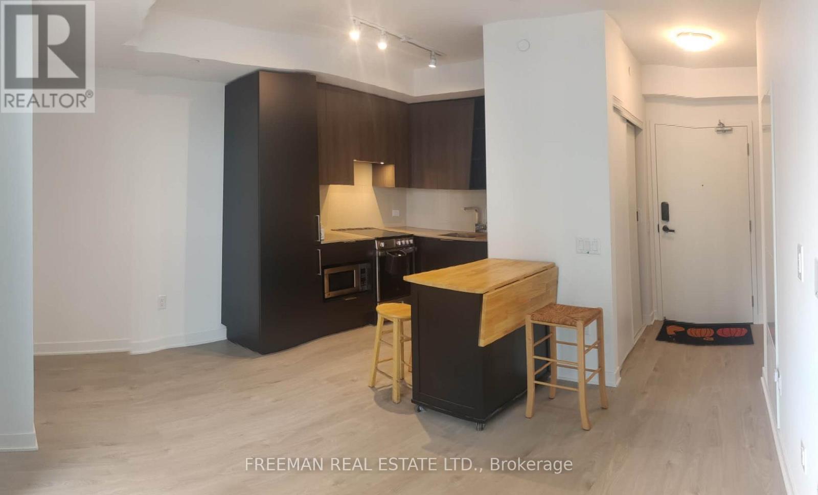 1310 - 3900 Confederation Parkway, Mississauga, Ontario  L5B 0M3 - Photo 6 - W12931664