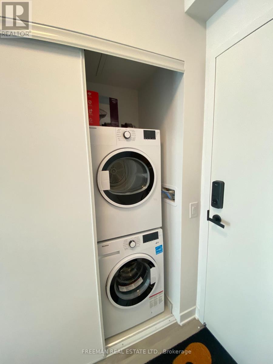 1310 - 3900 Confederation Parkway, Mississauga, Ontario  L5B 0M3 - Photo 8 - W12931664