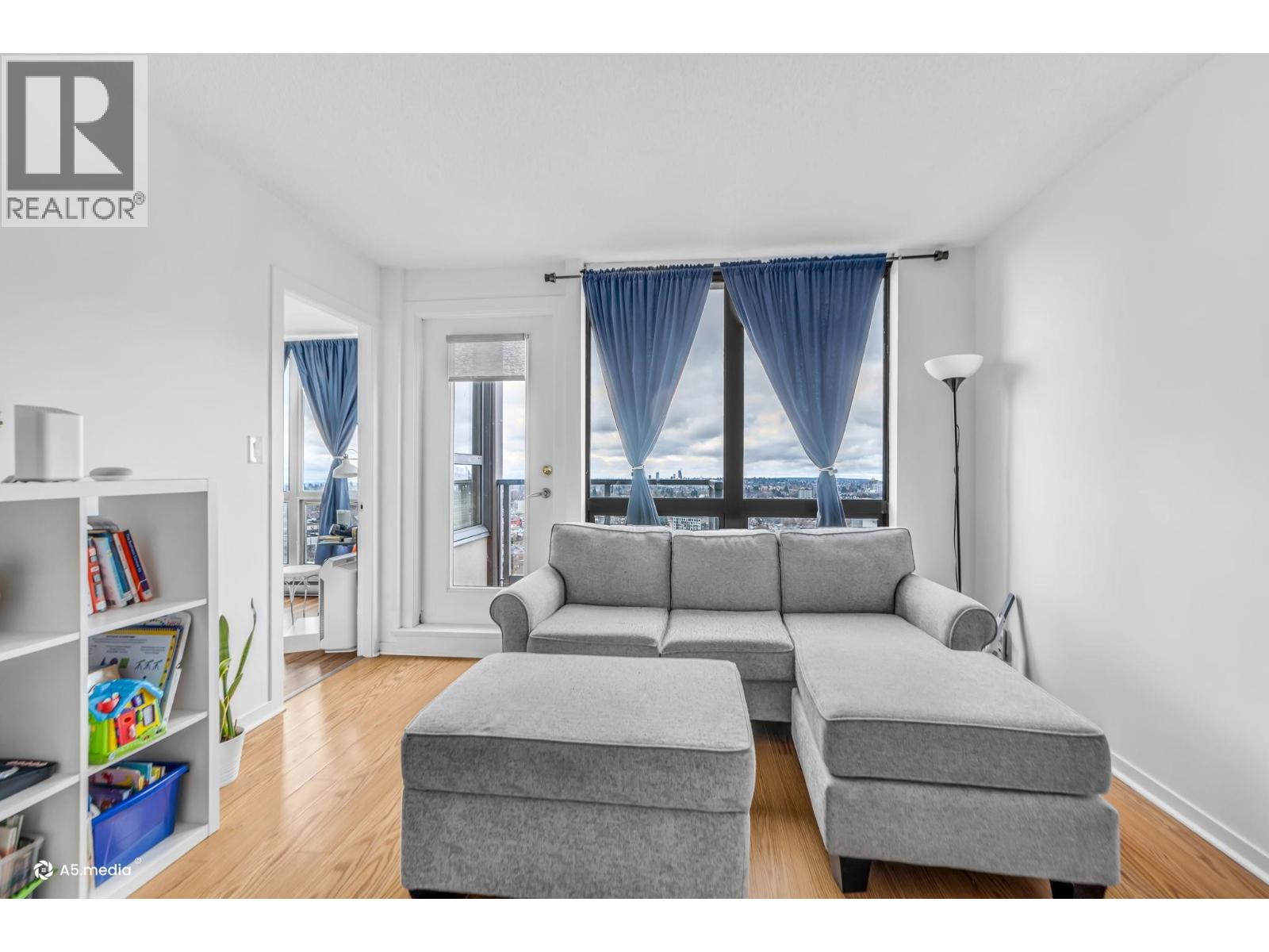 2508 3663 Crowley Drive, Vancouver, British Columbia V5R 6H4 - Photo 3 - R3102484