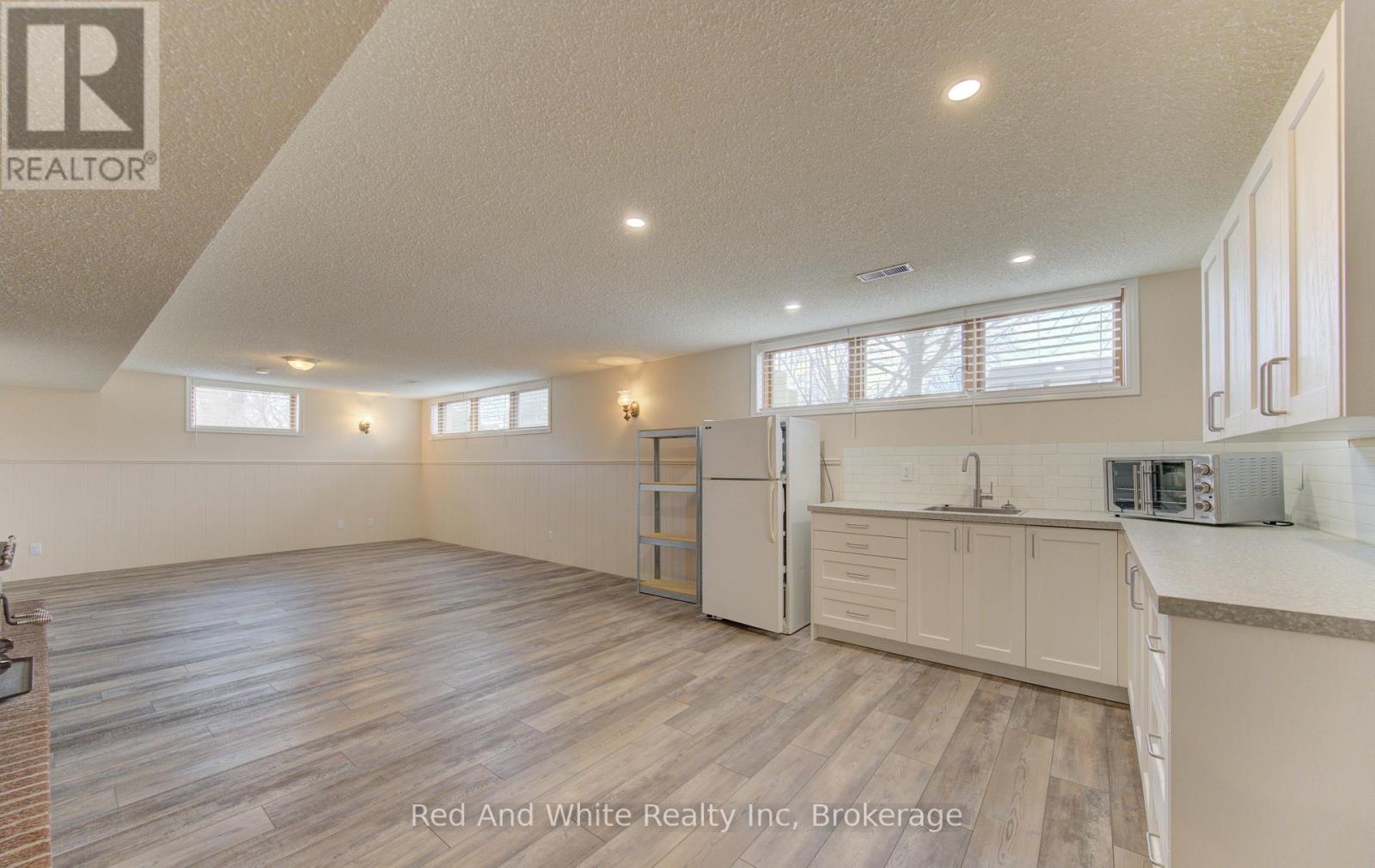 449 Greenfield Avenue, Kitchener, Ontario  N2C 1E9 - Photo 20 - X12931716