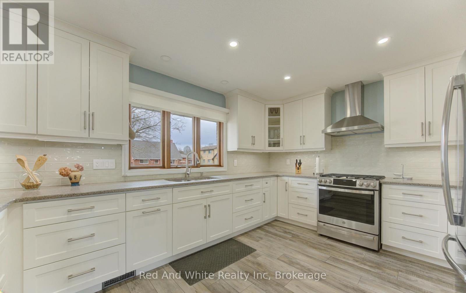 449 Greenfield Avenue, Kitchener, Ontario  N2C 1E9 - Photo 8 - X12931716