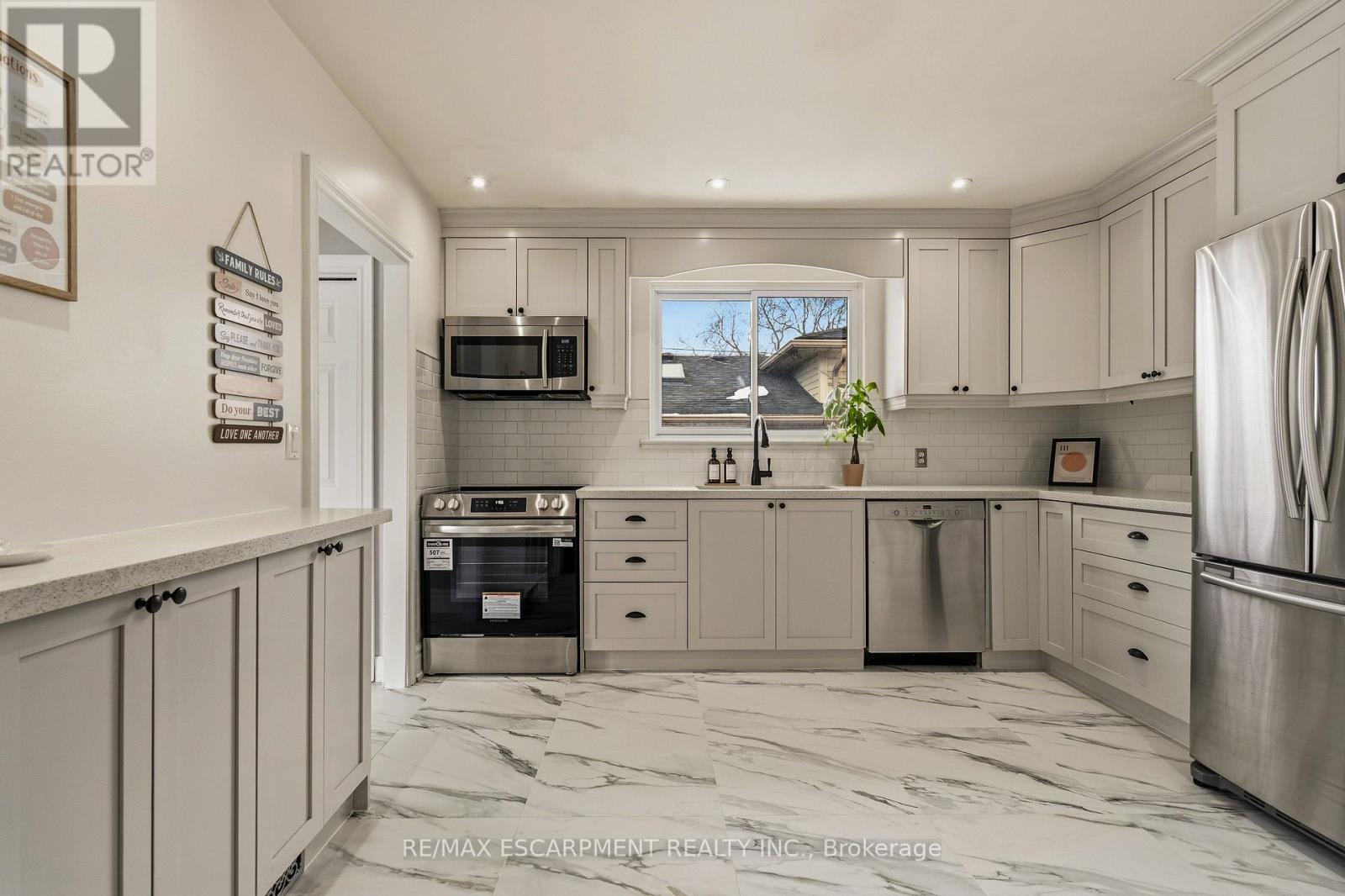 777 Hillcrest Road, Pickering, Ontario  L1W 2P5 - Photo 4 - E12931700