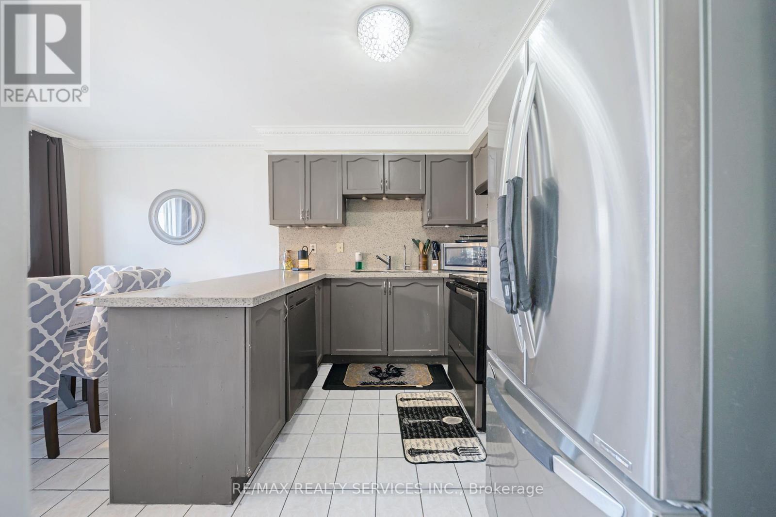 27 Suncrest Drive, Brampton, Ontario  L6X 4L5 - Photo 16 - W12931680