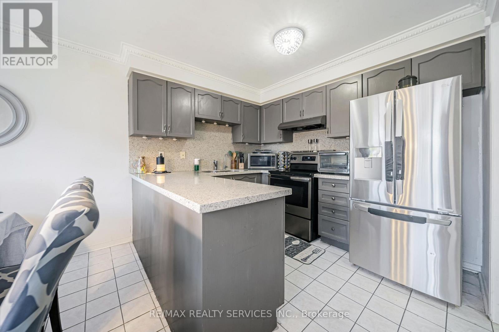 27 Suncrest Drive, Brampton, Ontario  L6X 4L5 - Photo 19 - W12931680