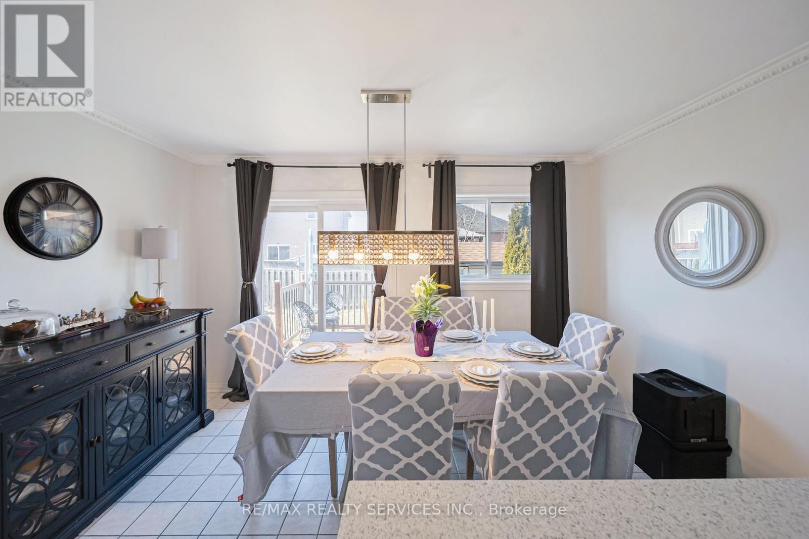 27 Suncrest Drive, Brampton, Ontario  L6X 4L5 - Photo 21 - W12931680