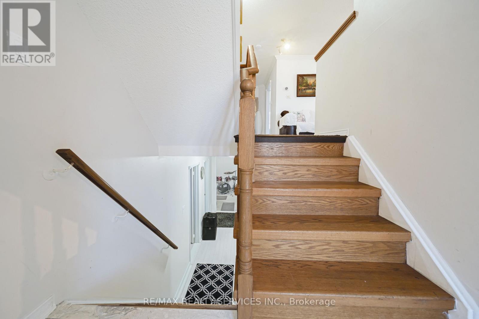 27 Suncrest Drive, Brampton, Ontario  L6X 4L5 - Photo 23 - W12931680