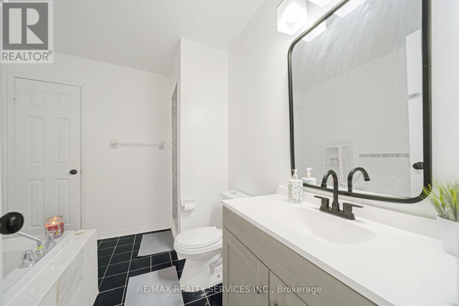 27 Suncrest Drive, Brampton, Ontario  L6X 4L5 - Photo 28 - W12931680