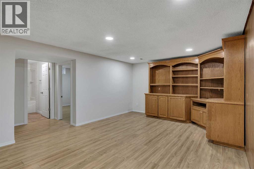 102 Huntham Place Ne, Calgary, Alberta  T2K 4Y6 - Photo 31 - A2280773